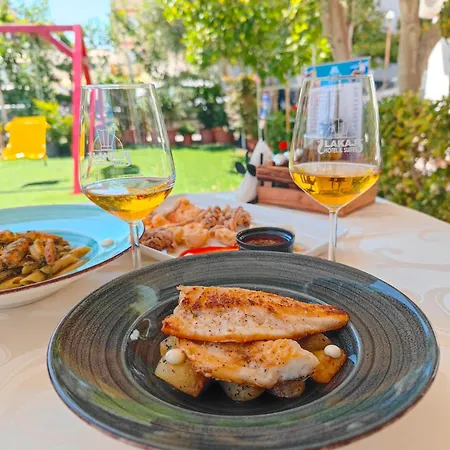 Lakaj Hotel Velipojë