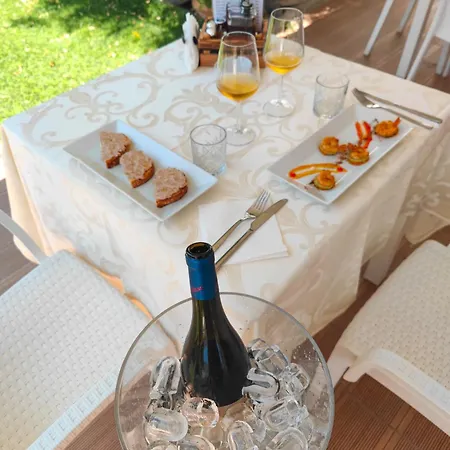 Lakaj Hotel 3*