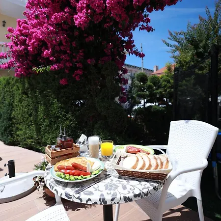 Lakaj Hotel 3*