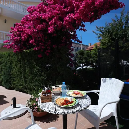 Hotel Lakaj