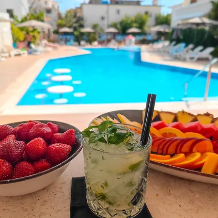 Lakaj Hotel 3*