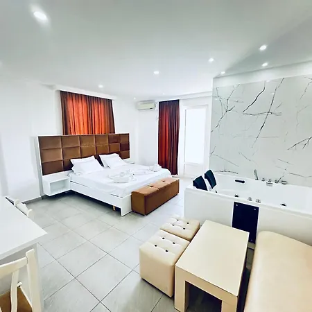 Lakaj Hotel 3*
